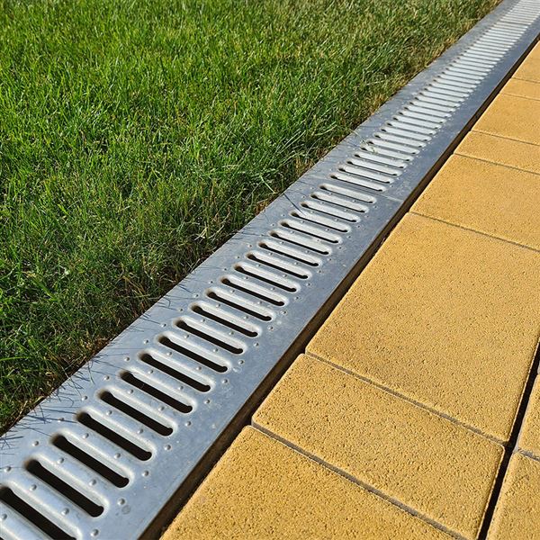 Žľab odvodňovací plastový 130 × 105 × 1000 mm, pozinkovaný rošt A1